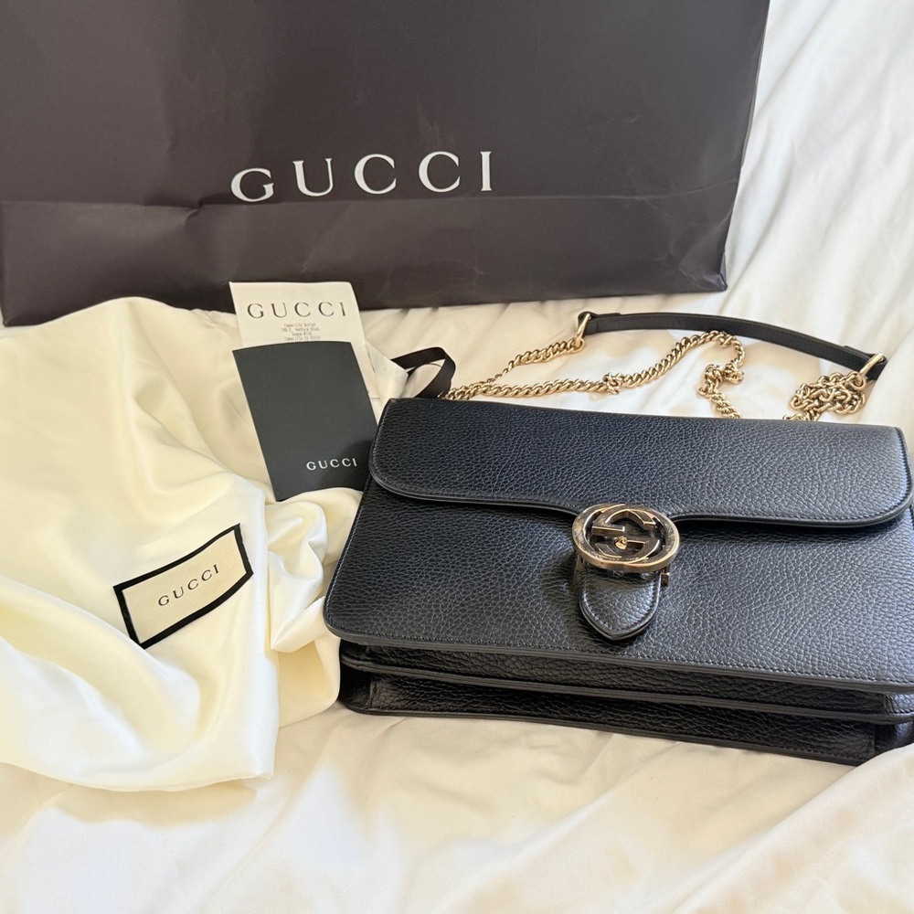 Gucci Black Leather Shoulder Bag with Gold Chain - Picture 4 of 5
